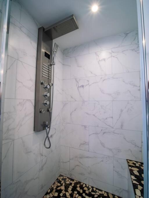 Mega Jeanne D'Arc Billard Baby Foot Logements Insolites Nancy Exterior photo
