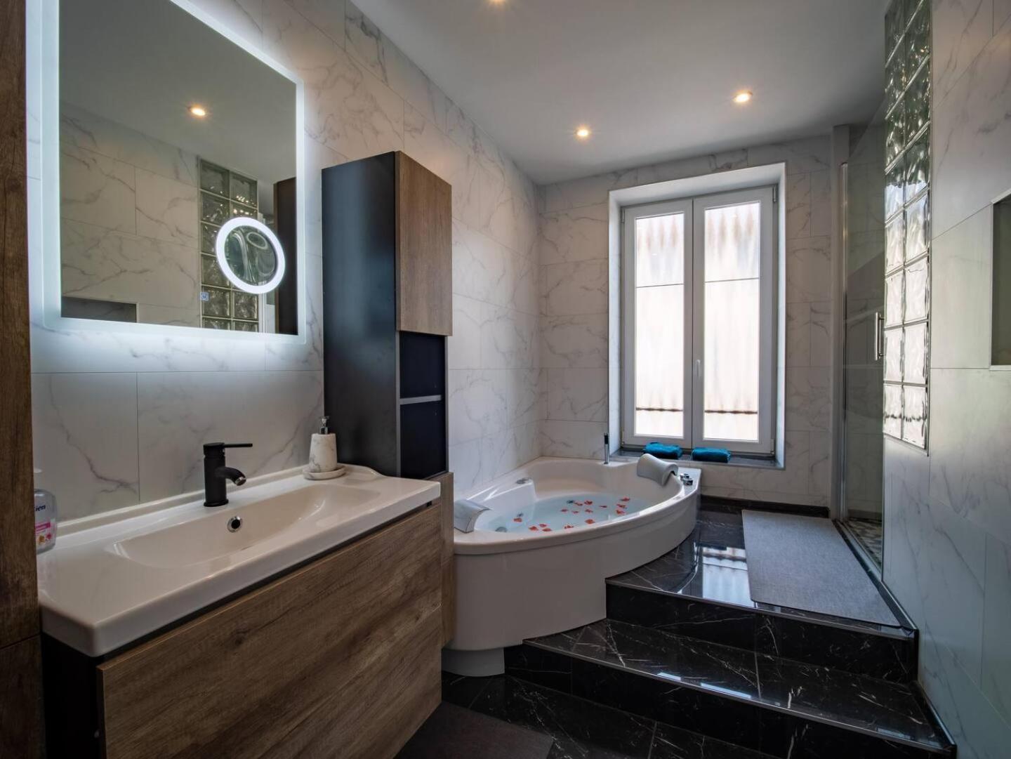 Mega Jeanne D'Arc Billard Baby Foot Logements Insolites Nancy Exterior photo